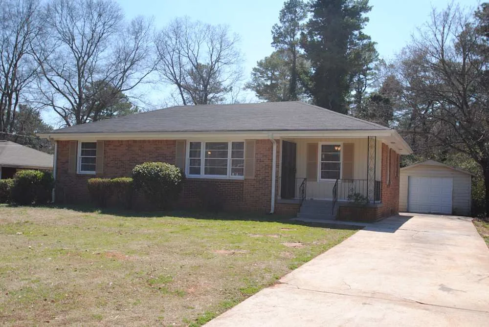 Decatur House: 2120 Cherry Ln