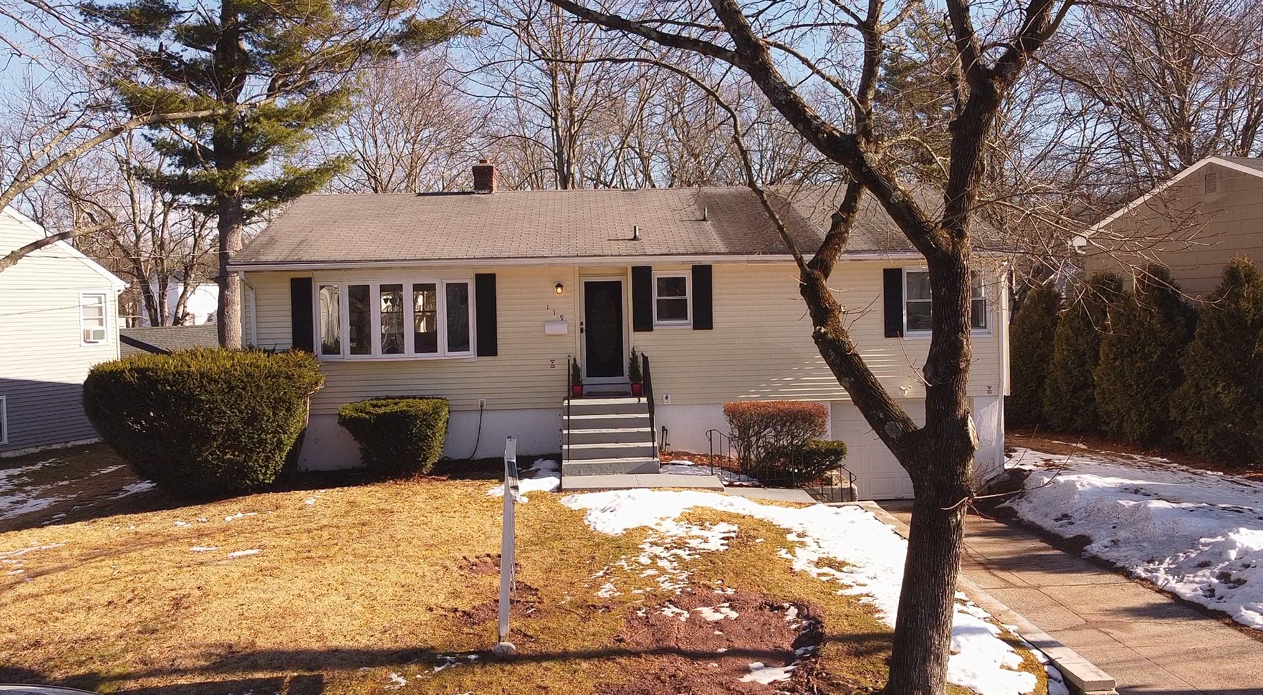 New Haven House: 119 Brooklawn Cir