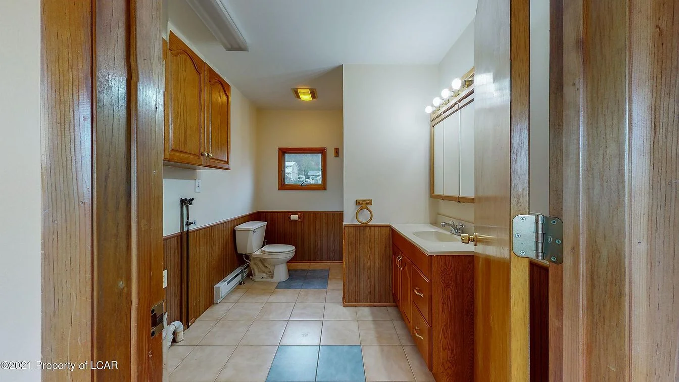 West Wyoming House: 20 Oak St