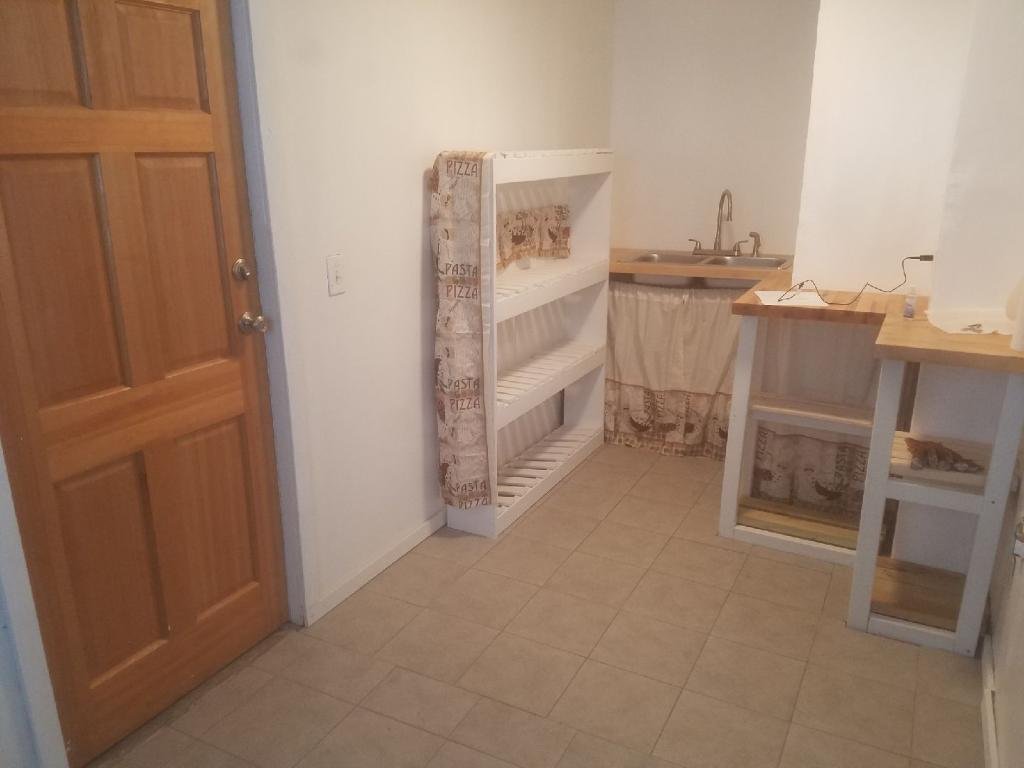 Savannah House: 808 Carter St