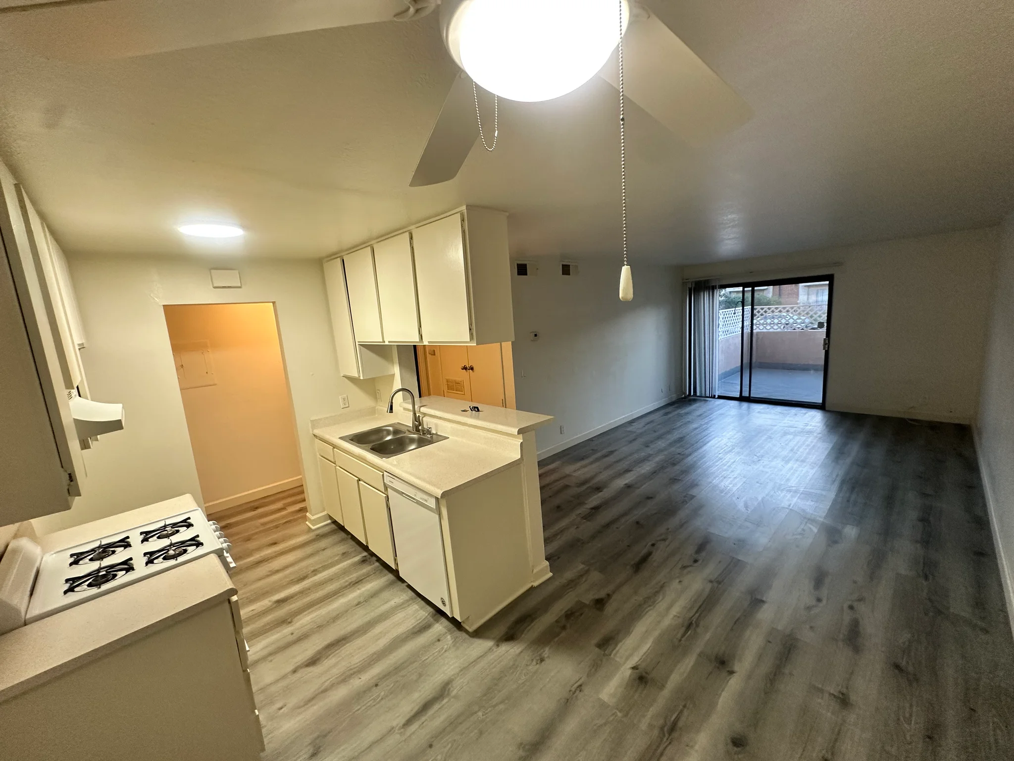 Van nuys Apartment: 7040 Haskell ave