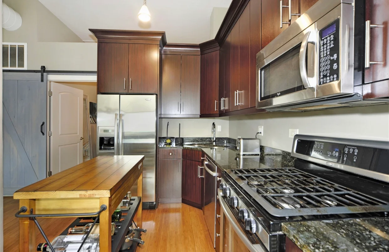 Chicago Condo: 812 W Van Buren st