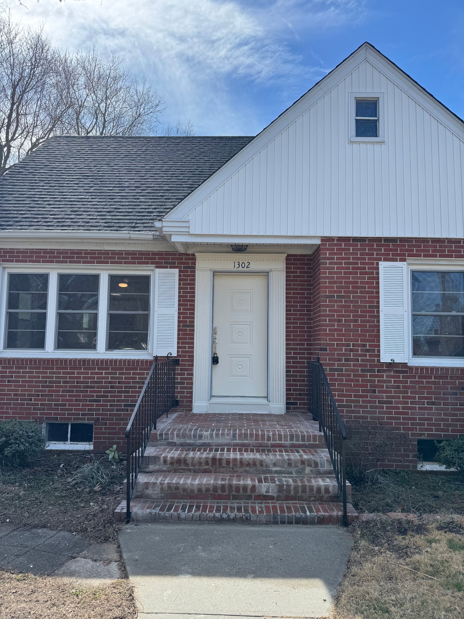 Salisbury House: 1302 Hazel St
