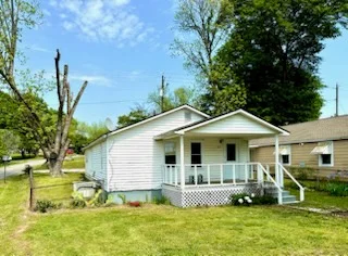 CARTERSVILLE House: 617 Cassville Road