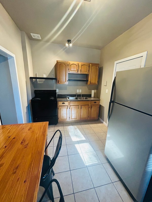 Saint Clair Apartment: 1 W Caroline Ave