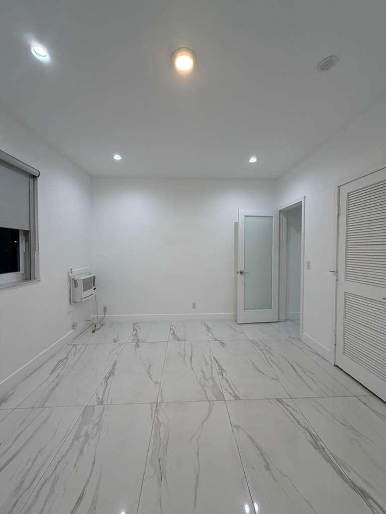 Miami Beach Apartment: 520 76th Street