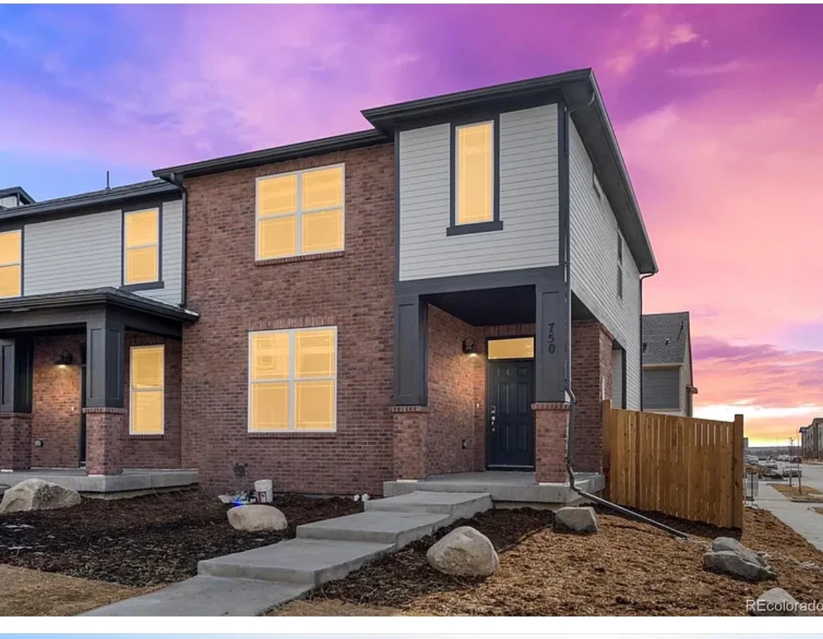 Aurora House: 750 N. Shawnee St