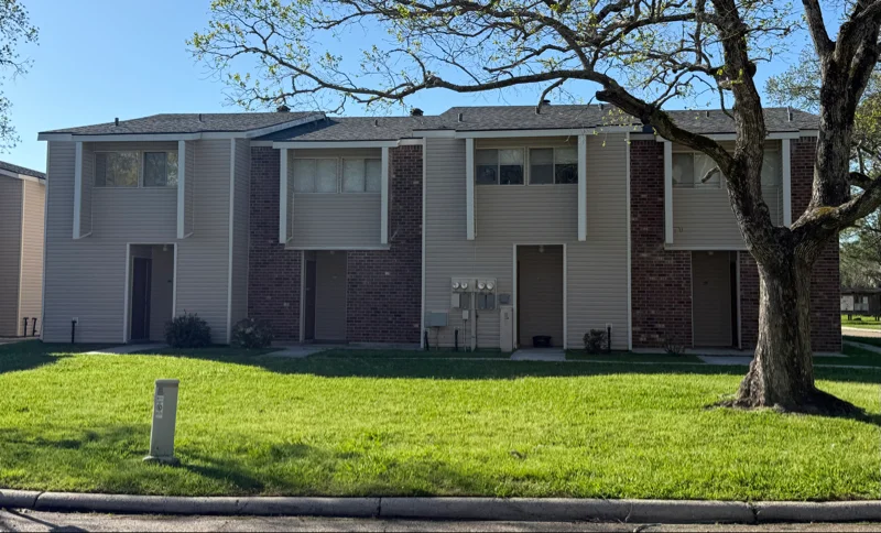 Mandeville Multiplex: 222 Sandra del Mar Dr