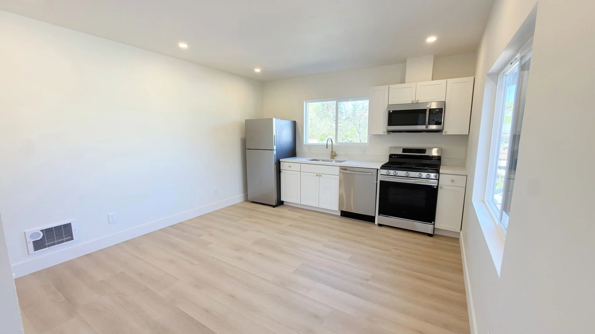 Vallejo House: 1733 Magazine St