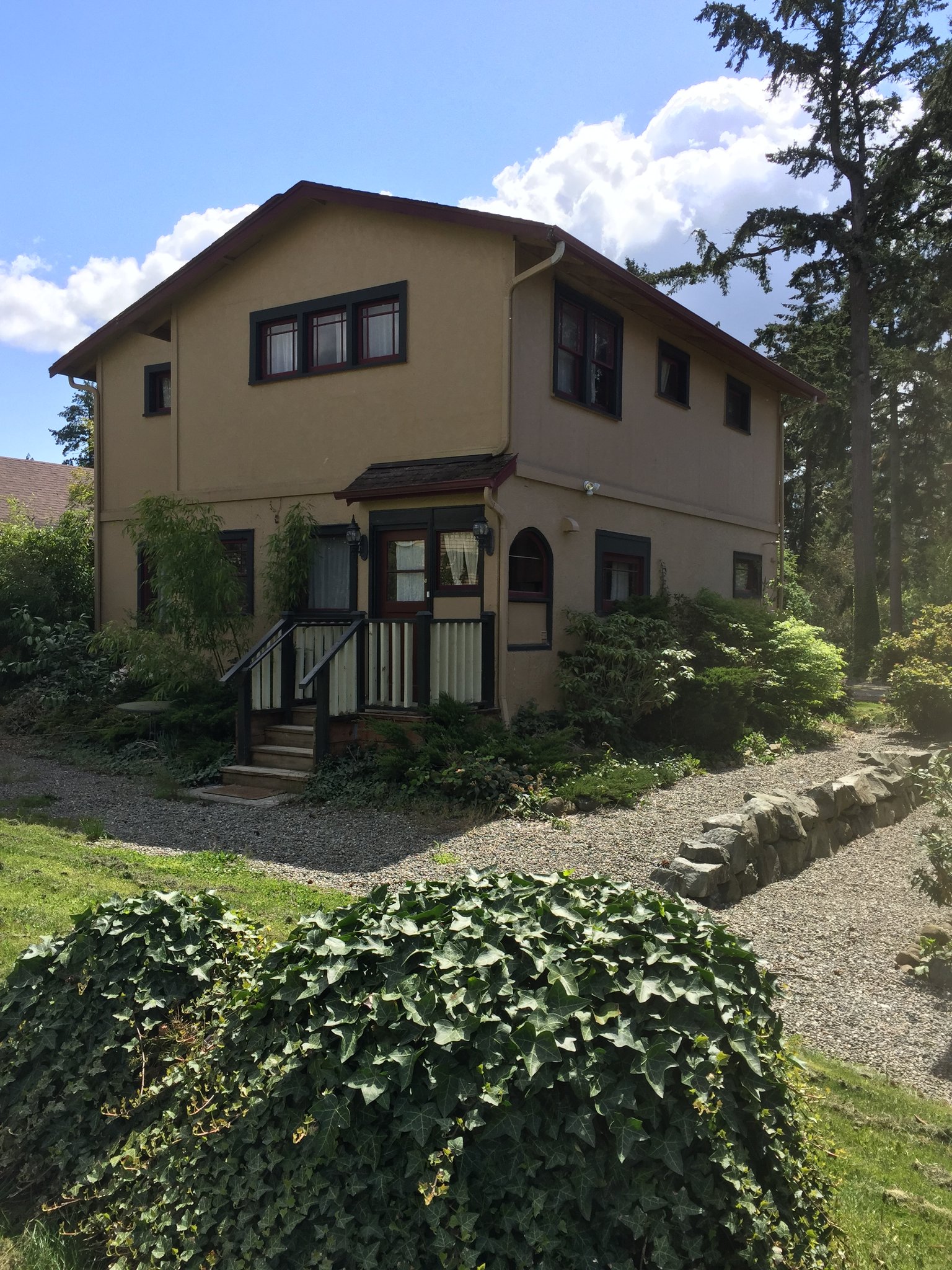 Tacoma House: 105 125th St E