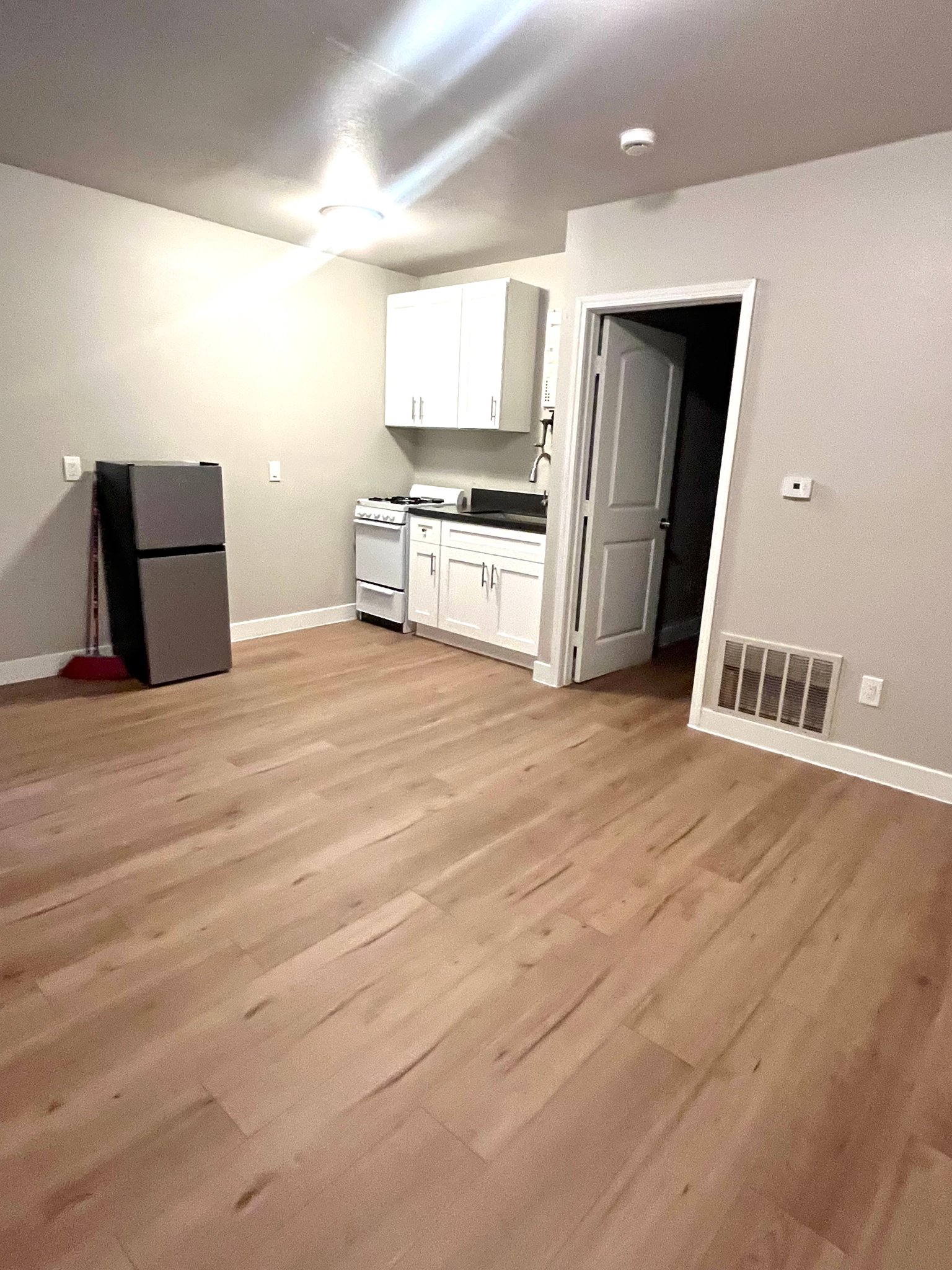 Los Angeles Apartment: 928 W. 83rd St