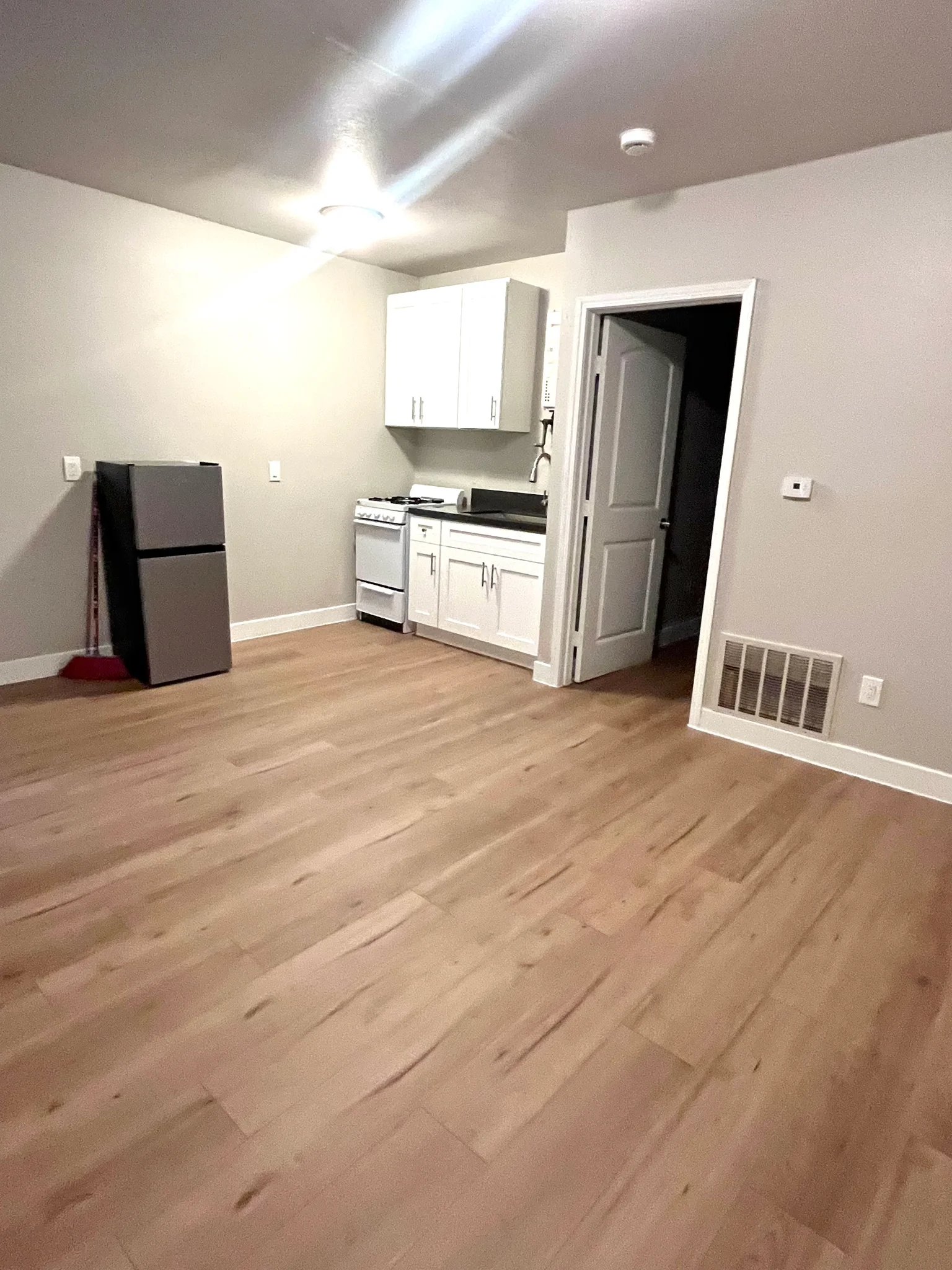 Los Angeles Apartment: 928 W. 83rd St