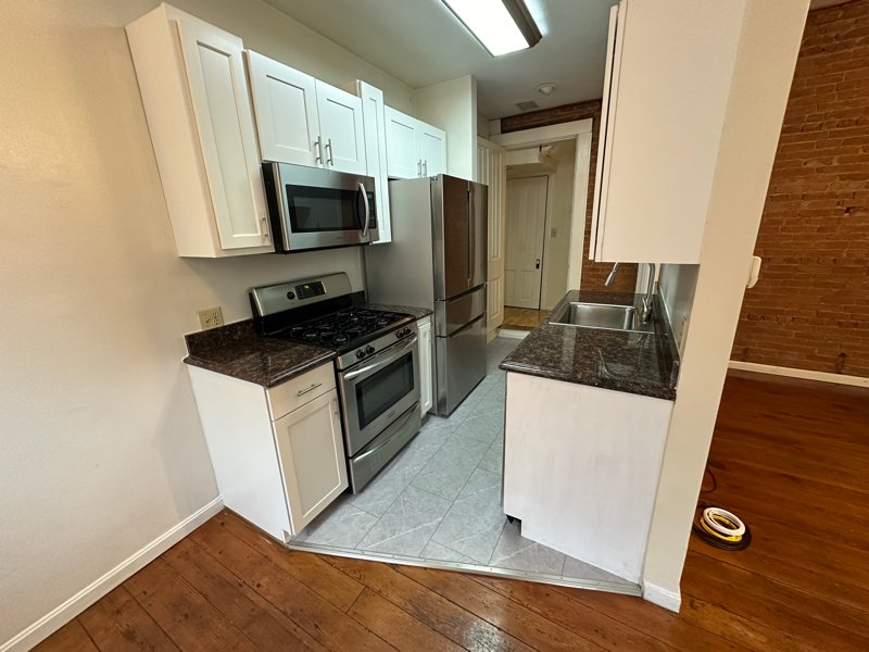 Cincinnati House: 10 W Hollister St