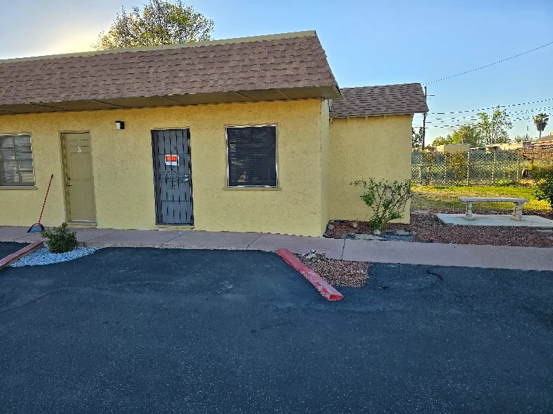 Atwater Apartment: 2065 Atwater Blvd