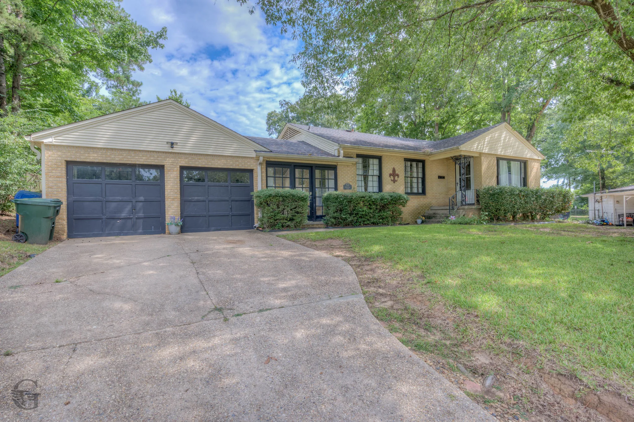 Shreveport House: 316 Elmwood Circle