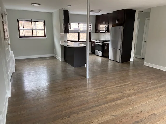 Evanston Apartment: 551 N Sheridan C2