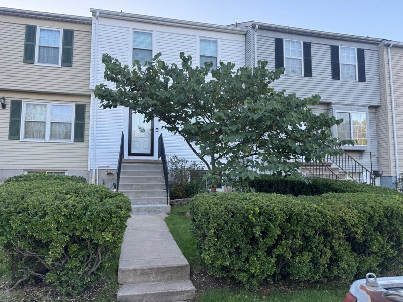 Essex Townhome: 1913 Newhaven Dr