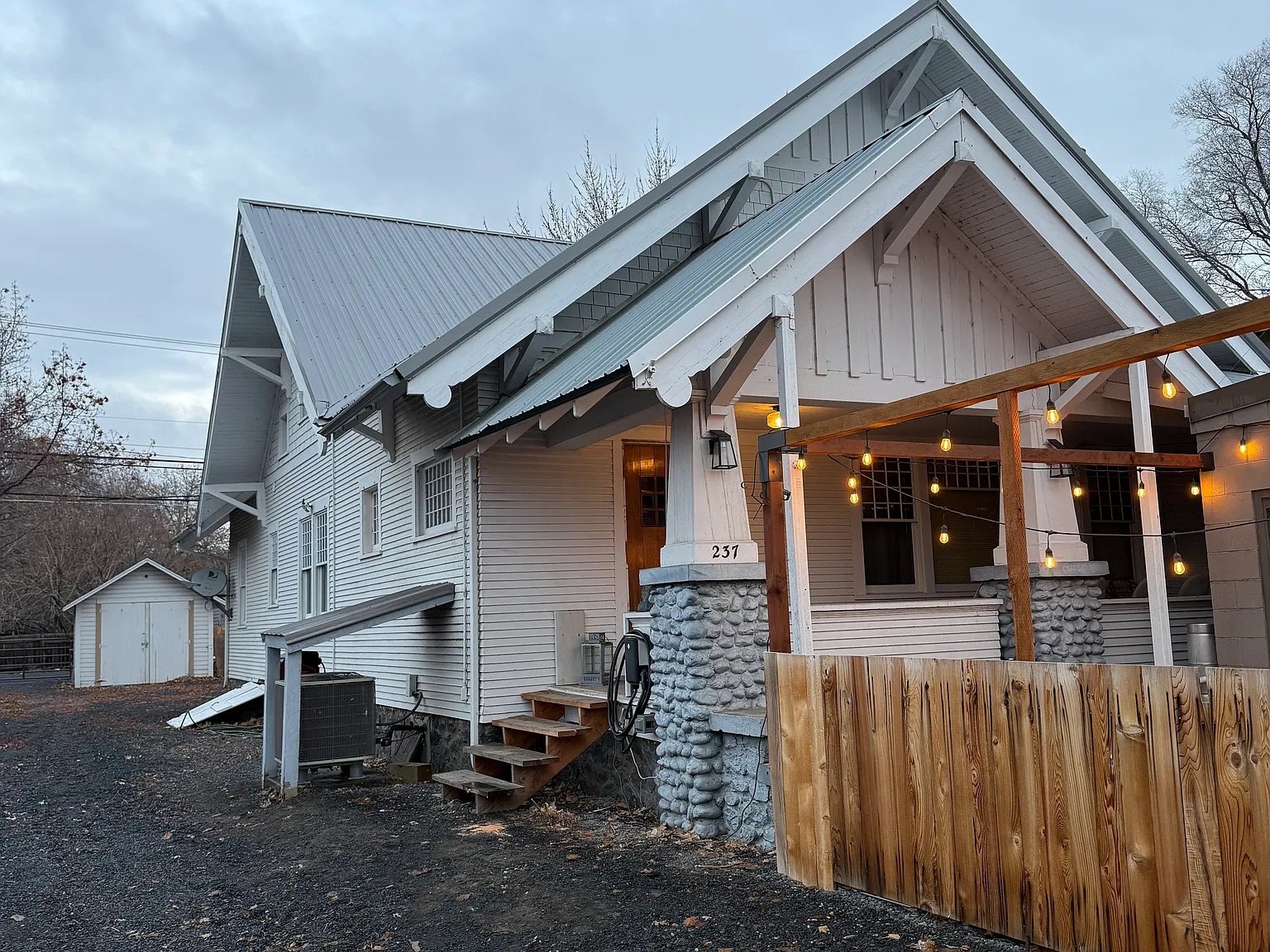 Ephrata House: 237 Basin St SW