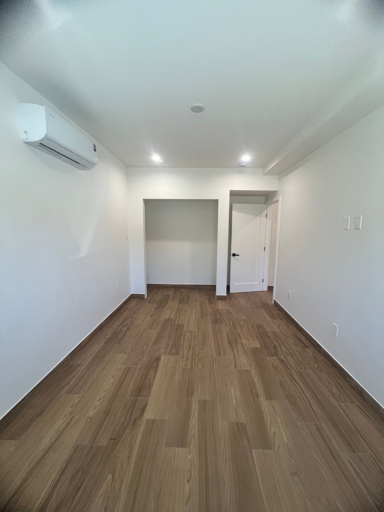 North Hollywood Apartment: 6903 Fulton Ave