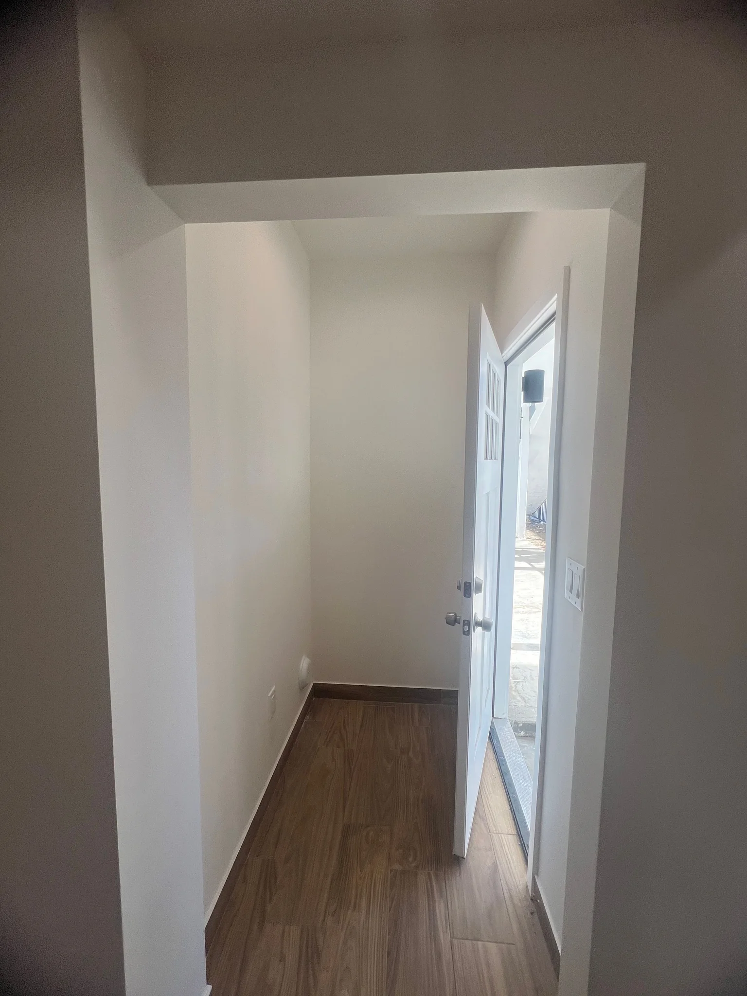 North Hollywood Apartment: 6909 Fulton Ave