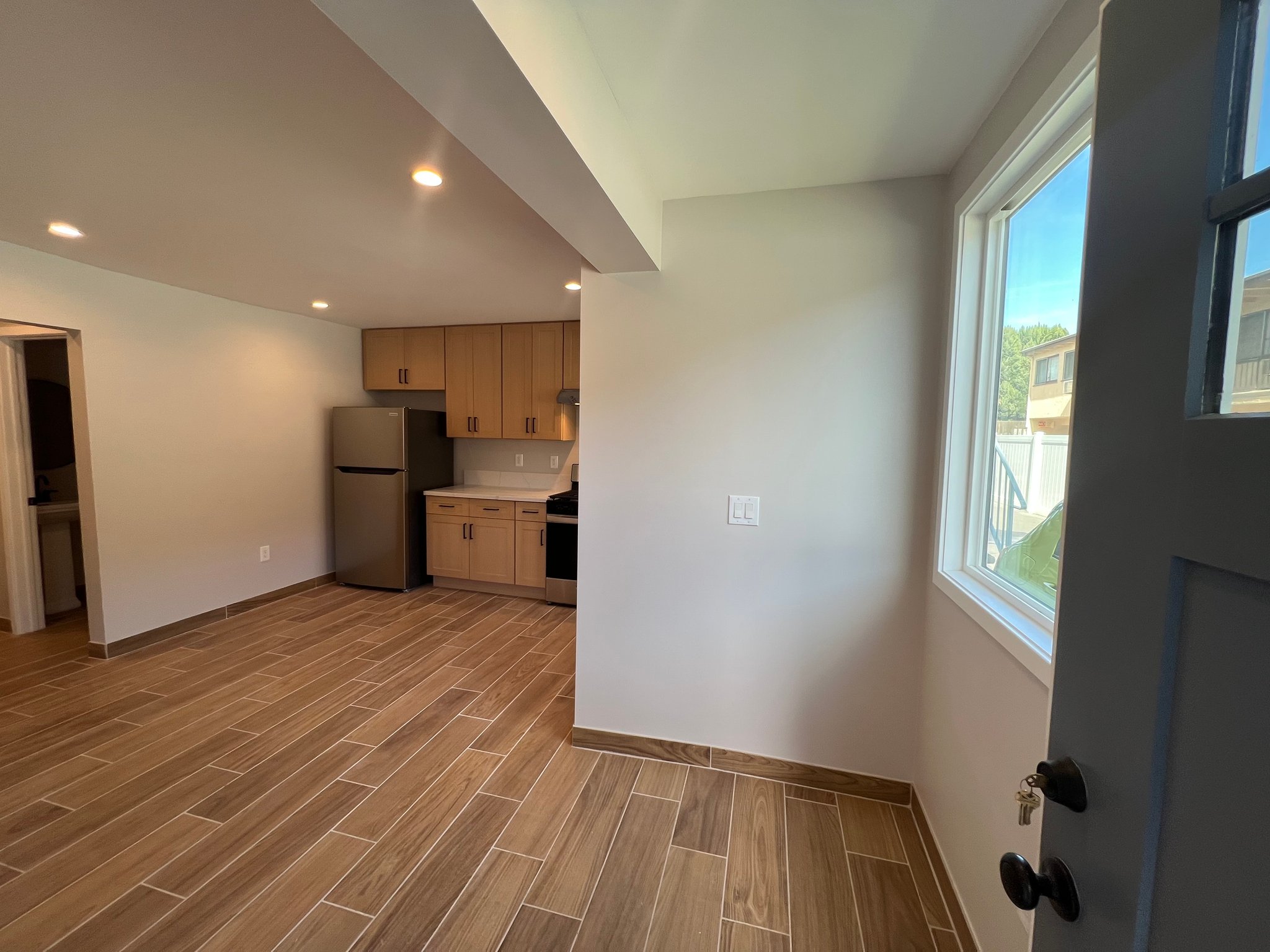 Van Nuys Apartment: 14921 Vanowen