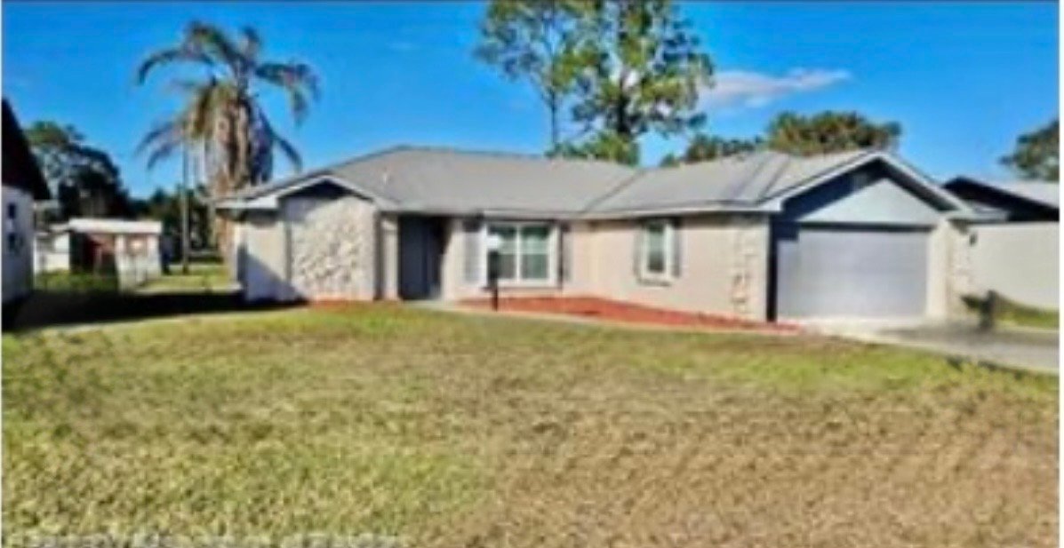 Sebring House: 225 Rail Ave