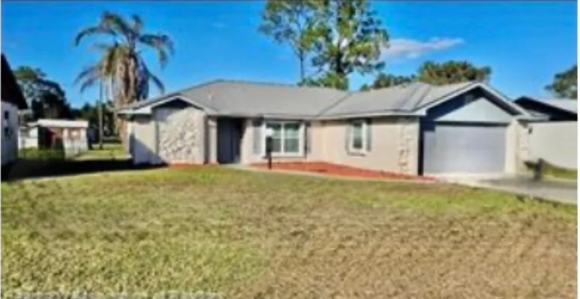 Sebring House: 225 Rail Ave