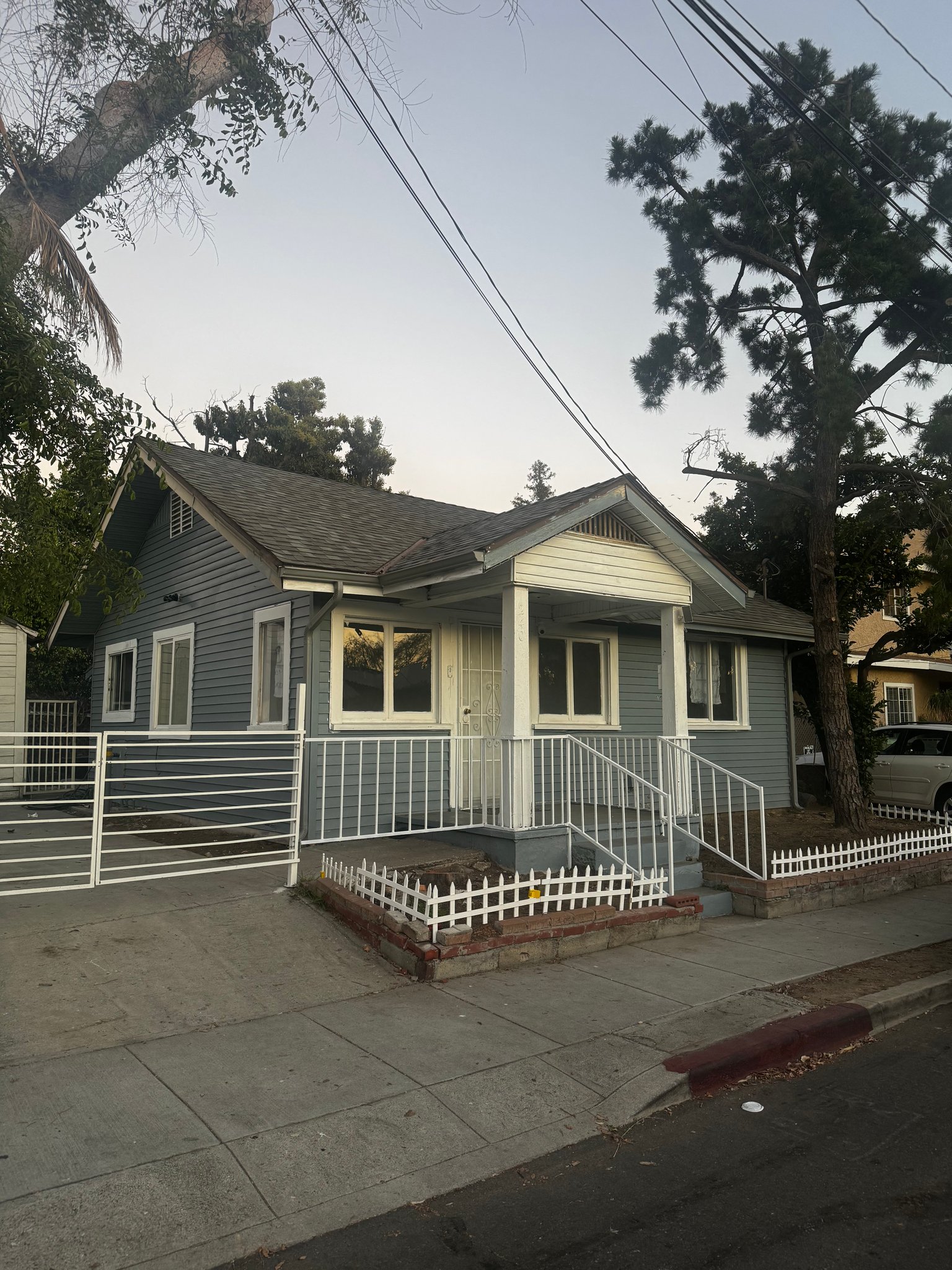 Glendale House: 240 N. Everett St