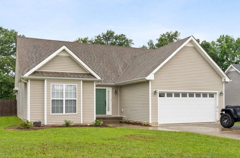 Clarksville House: 1036 Freedom Dr