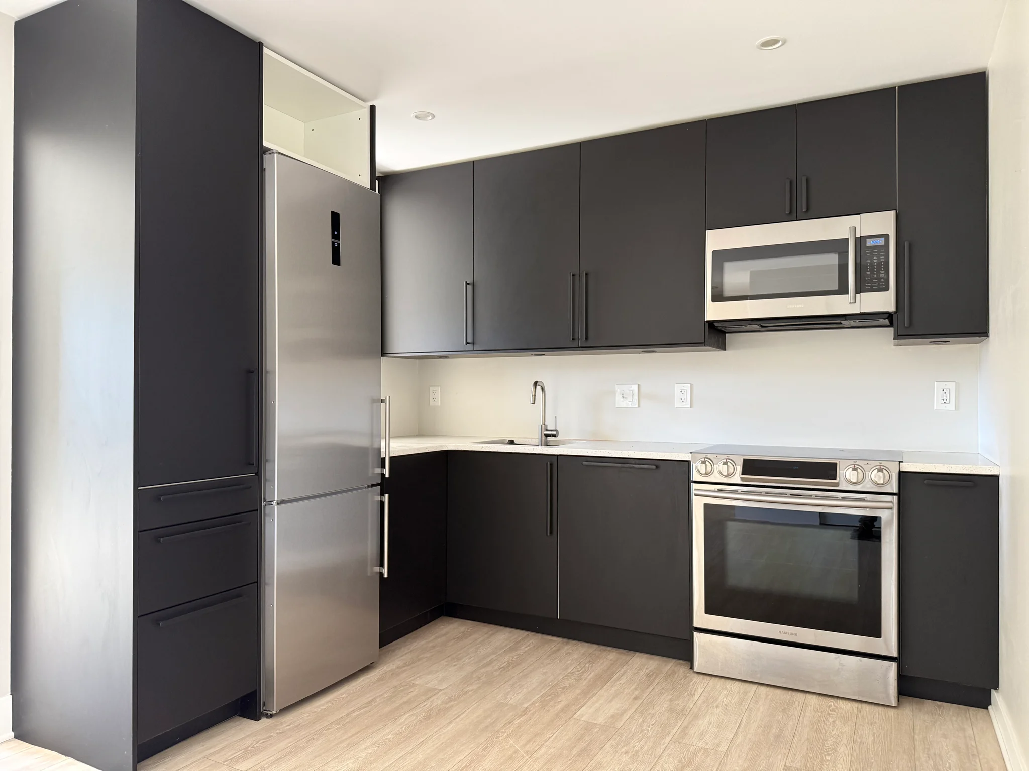 Detroit Condo: 1575 Cherboneau PL