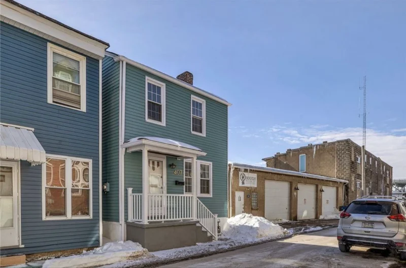 Pittsburgh House: 407 Short Canal St