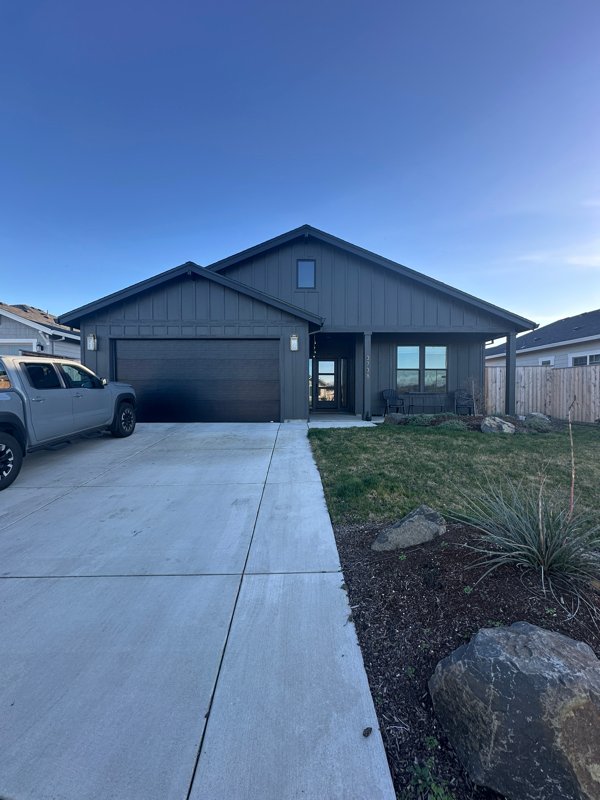 Medford House: 3738 Durst St