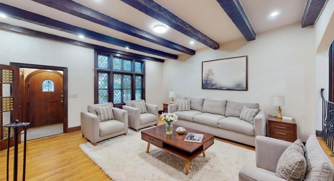 Forest Hills House: 90-09 68th Avenue