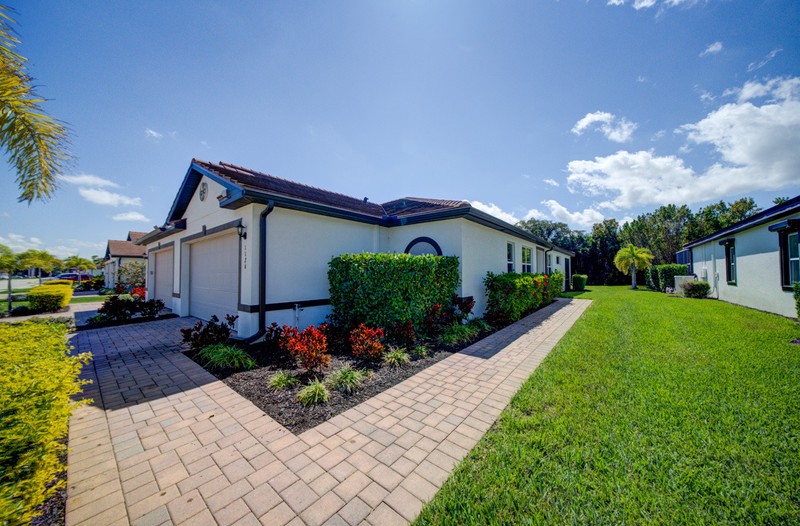 Fort Myers Townhome: 1126 South Town and River Dr.