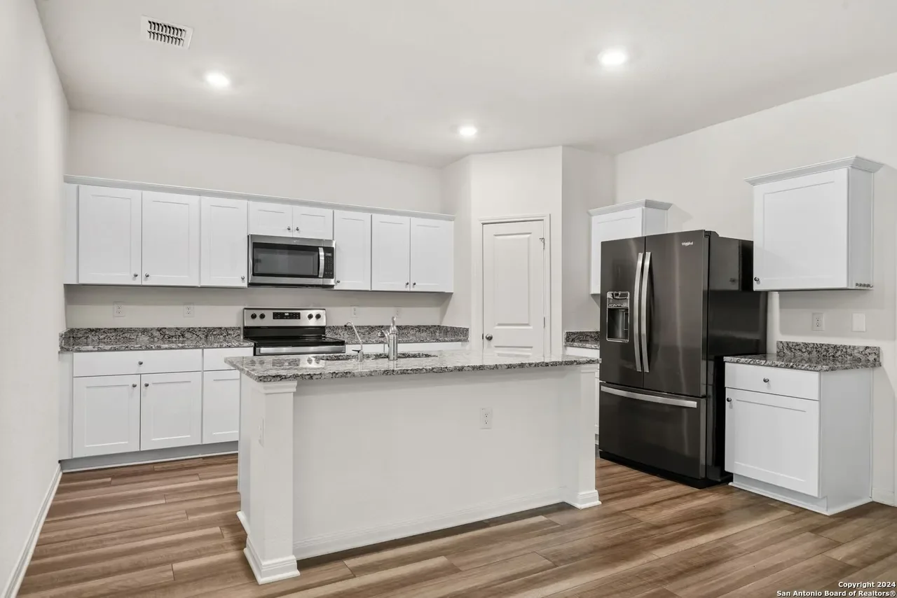 Converse House: 5442 Pearl Mdw