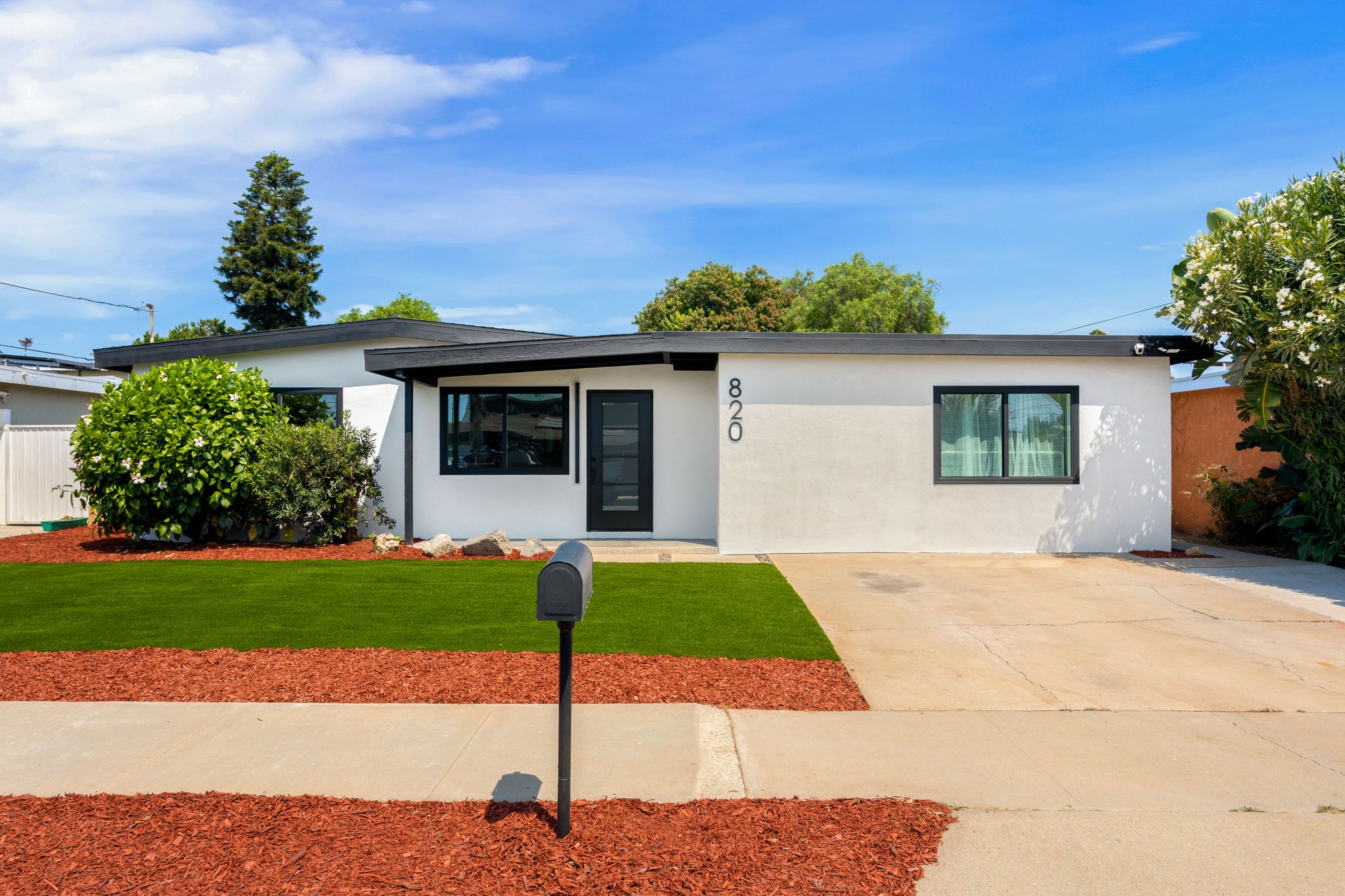 Imperial Beach House: 820 Iris Ave
