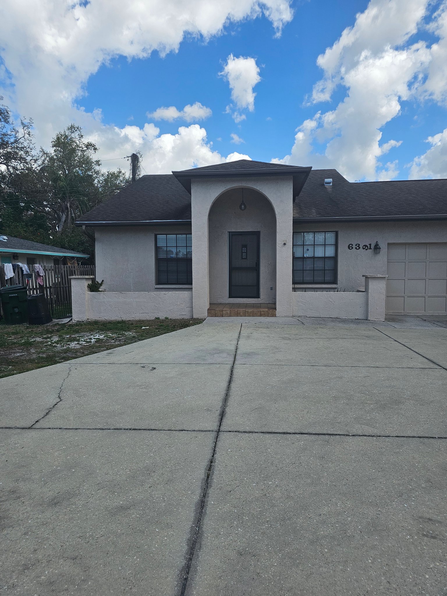 Sarasota House: 6391 Gateway Ave