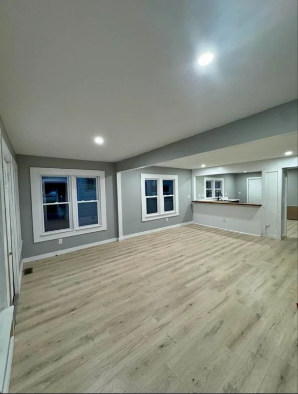 Warren House: 7584 Hudson Ave