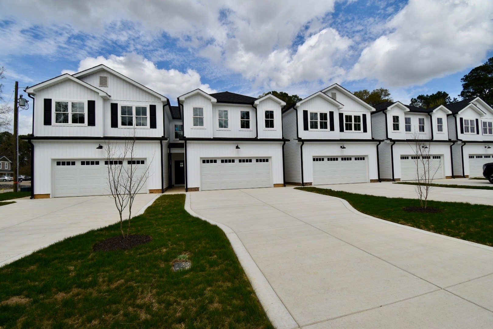 Four Oaks Townhome: 168 W Allen St.