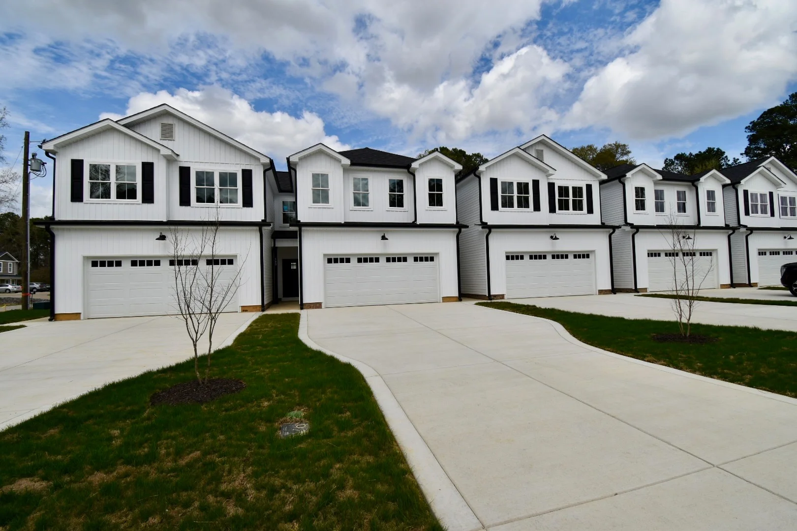 Four Oaks Townhome: 168 W Allen St.