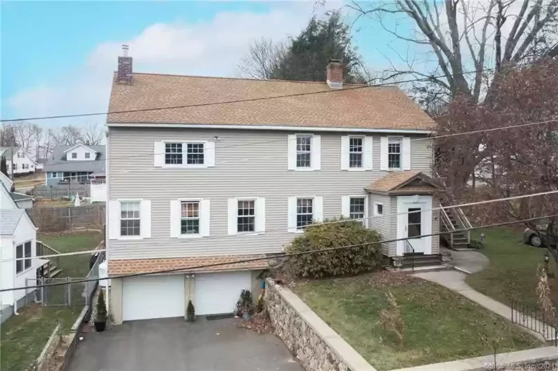 Watertown House: 135 Ball Farm