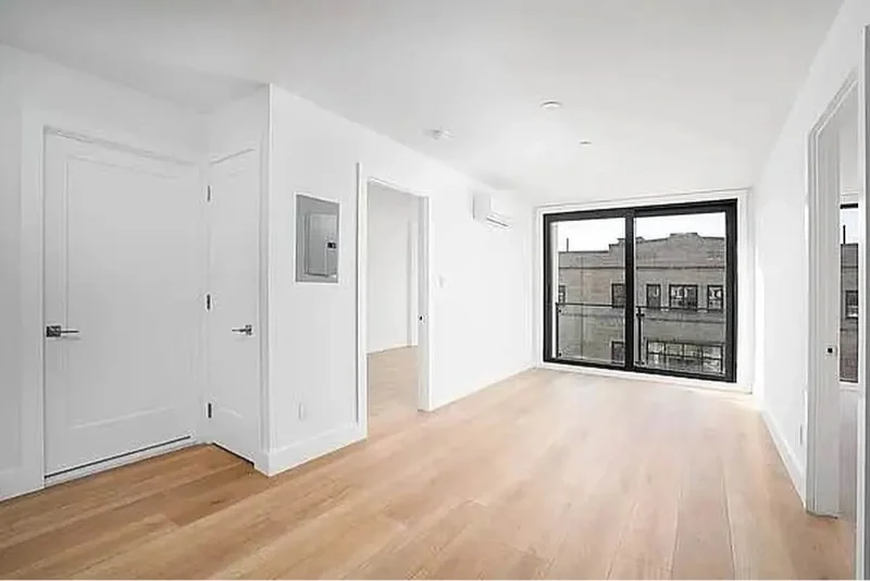 Astoria Apartment: 2333 Astoria Blvd