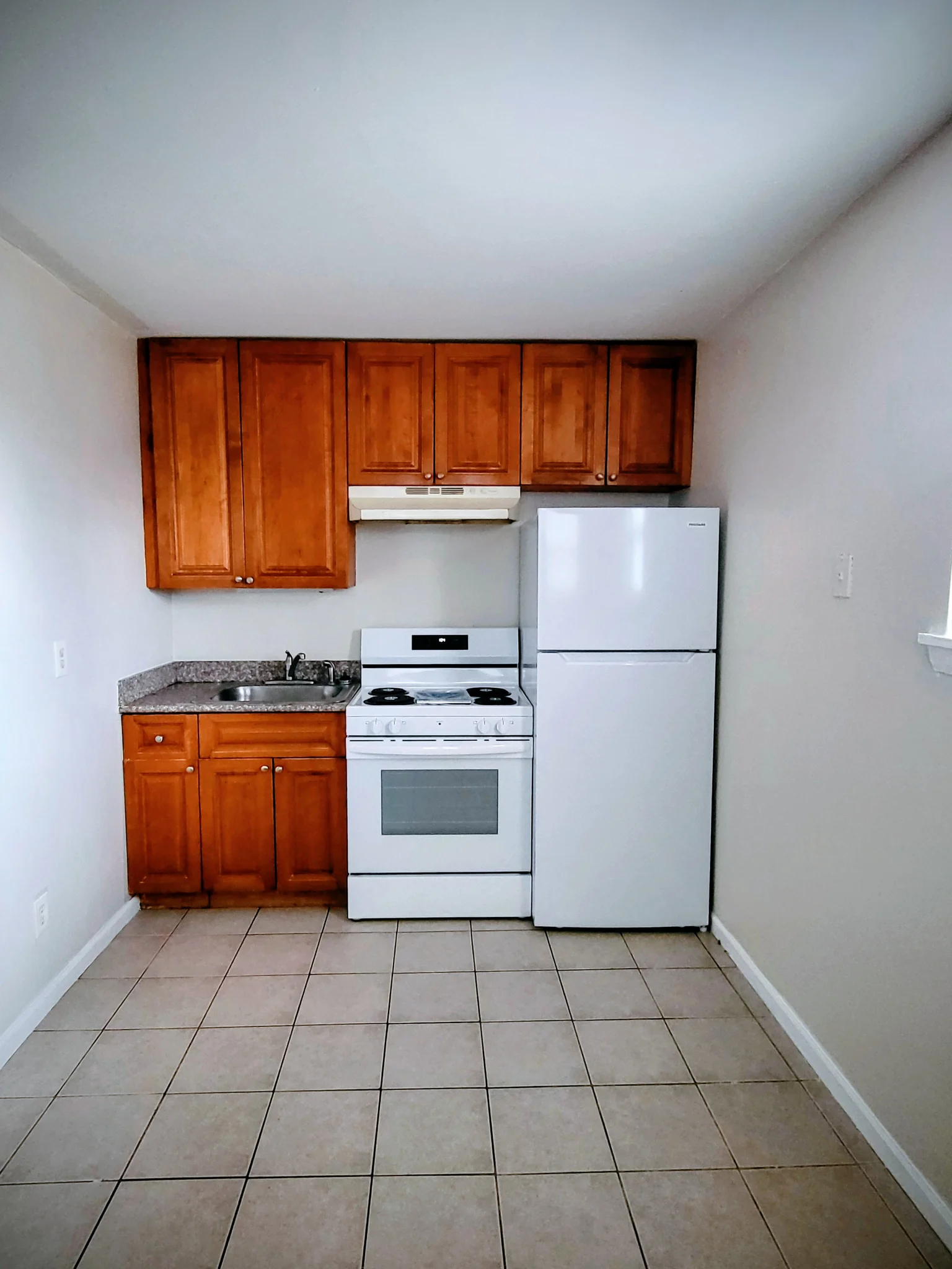 Aurora Apartment: 371 W. Old Indian Trail Rd