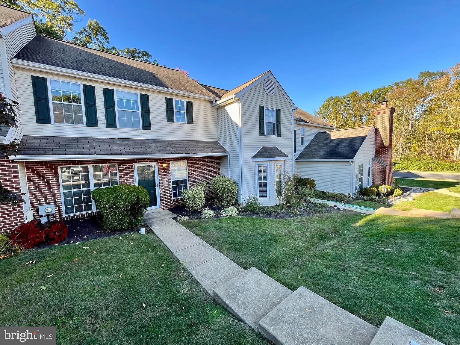 Schwenksville Townhome: 73 Village Dr