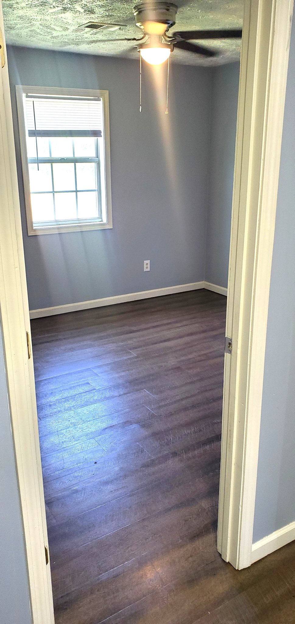 Glasgow Multiplex: 102 Lauderdale Dr