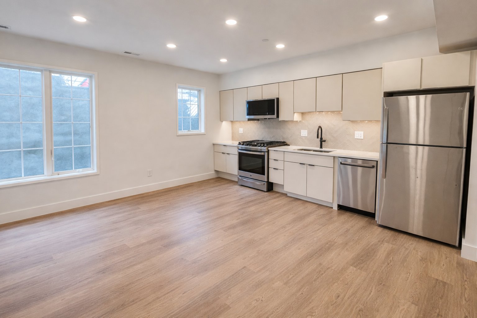 Washington Apartment: 716 L St SE