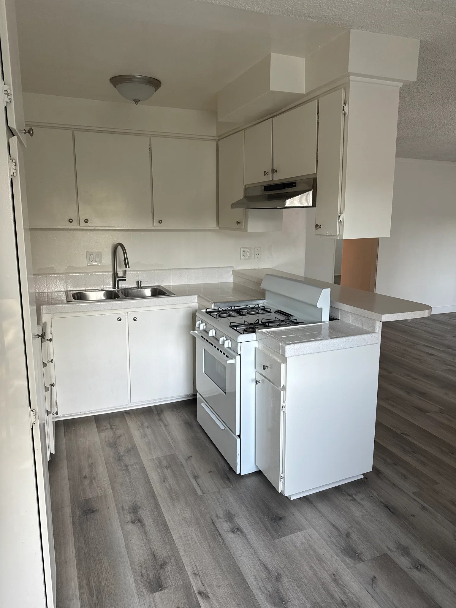 La Mirada Apartment: 8202 Ashgrove Dr