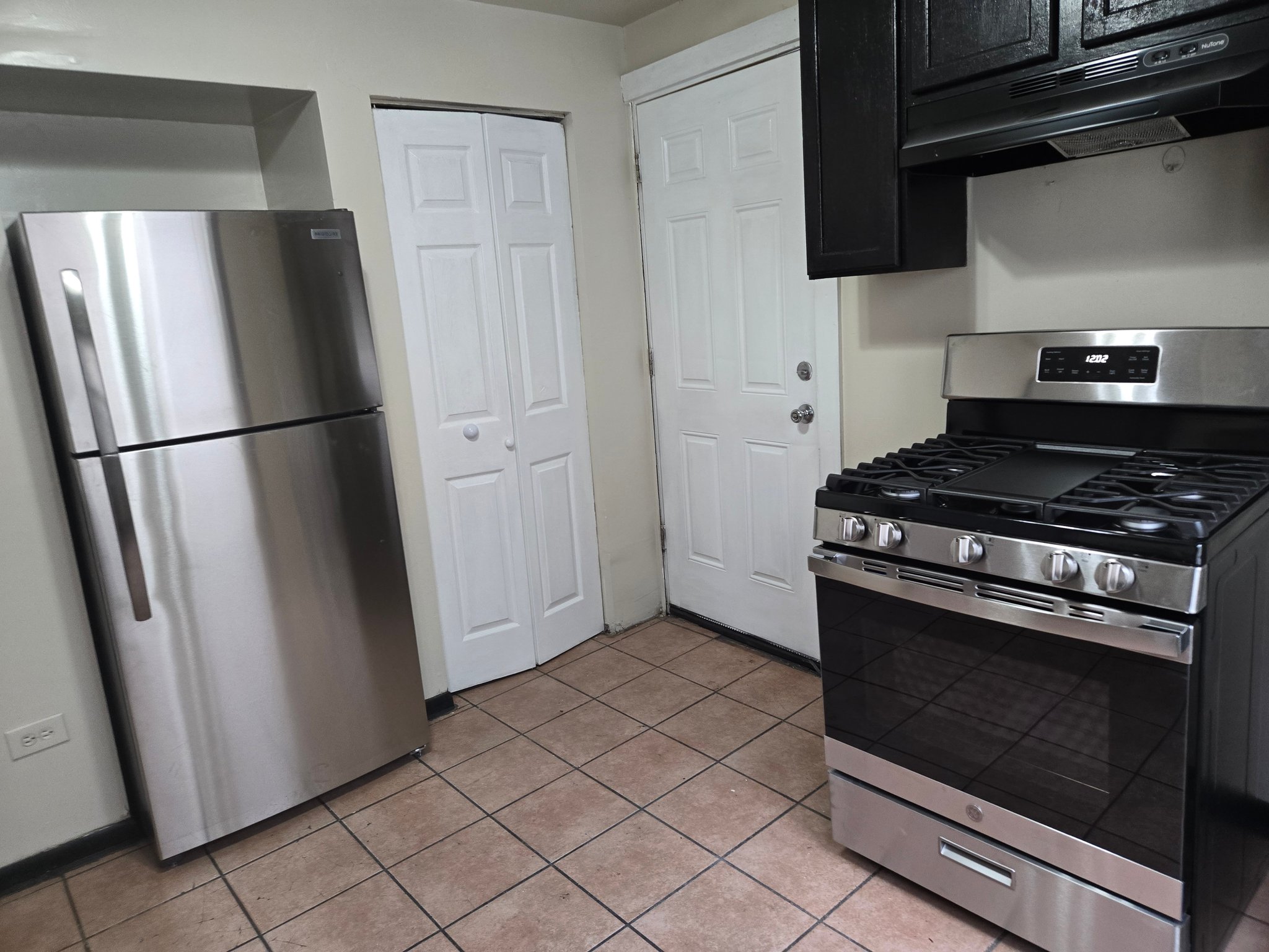 CHICAGO Multiplex: 6329 S. Loomis #2