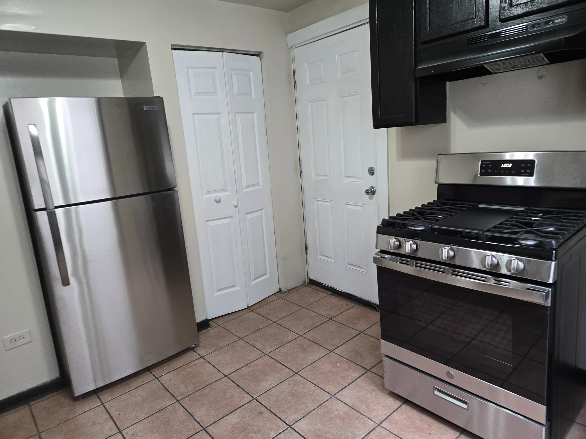 CHICAGO Multiplex: 6329 S. Loomis #2