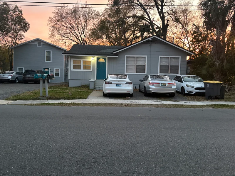 Jacksonville House: 814 Baker Ave